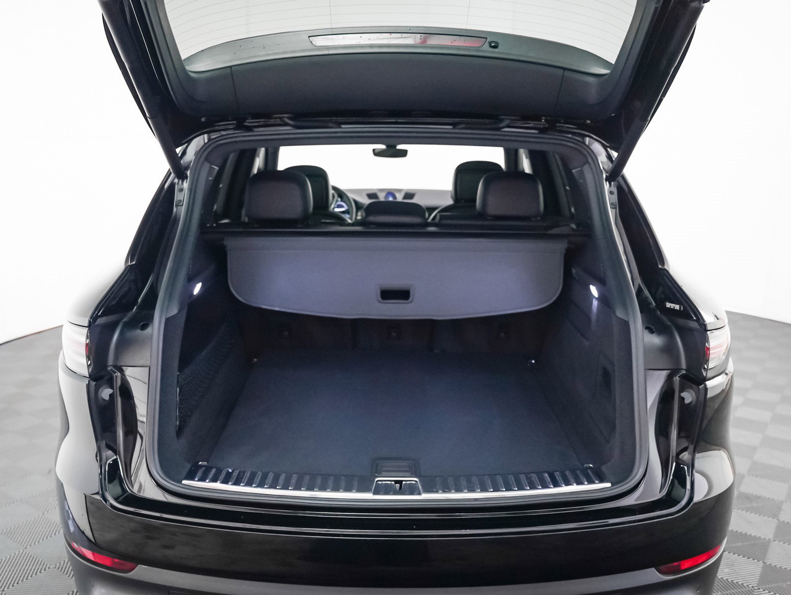 Used 2023 Porsche Cayenne image 27