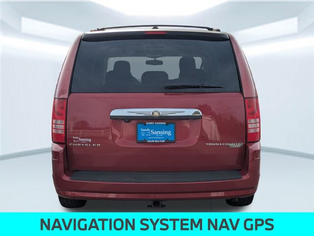 Used 2010 Chrysler Town & Country Touring image 4