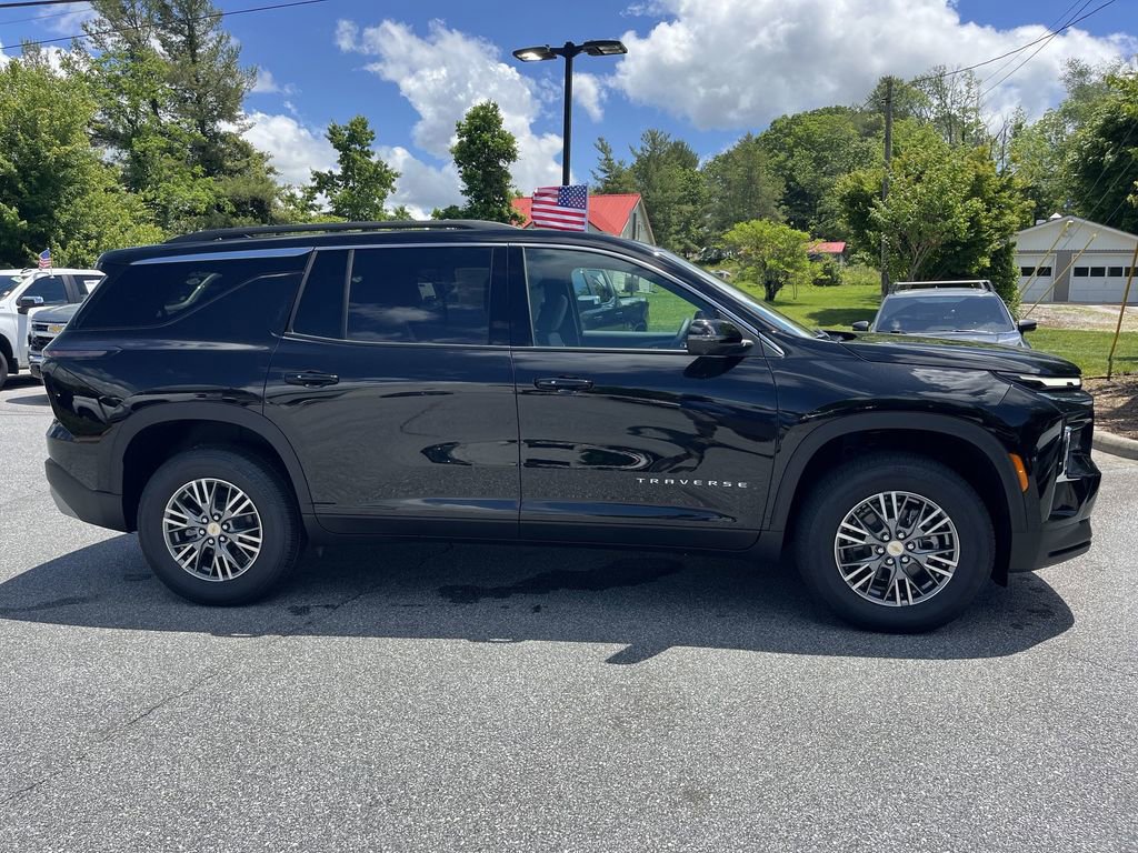 New 2025 Chevrolet Traverse LT w/ Driver Confidence Package image 9
