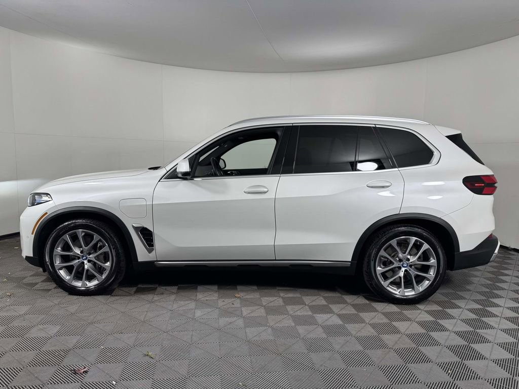 Used 2025 BMW X5 xDrive50e image 11