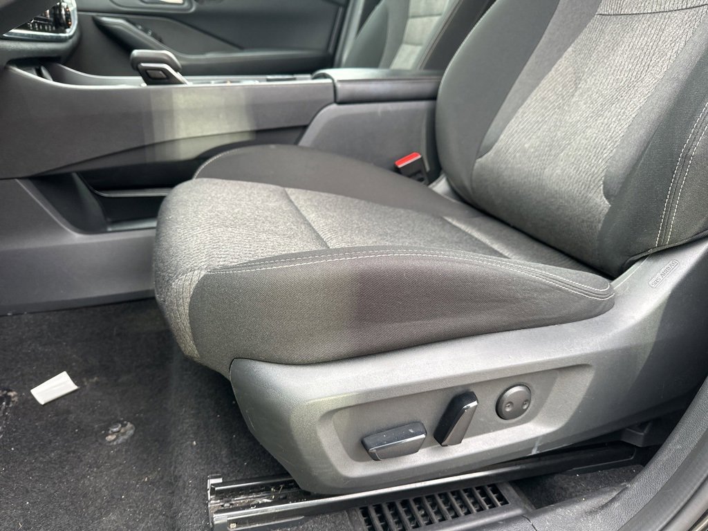 Used 2024 Nissan Rogue SV image 12