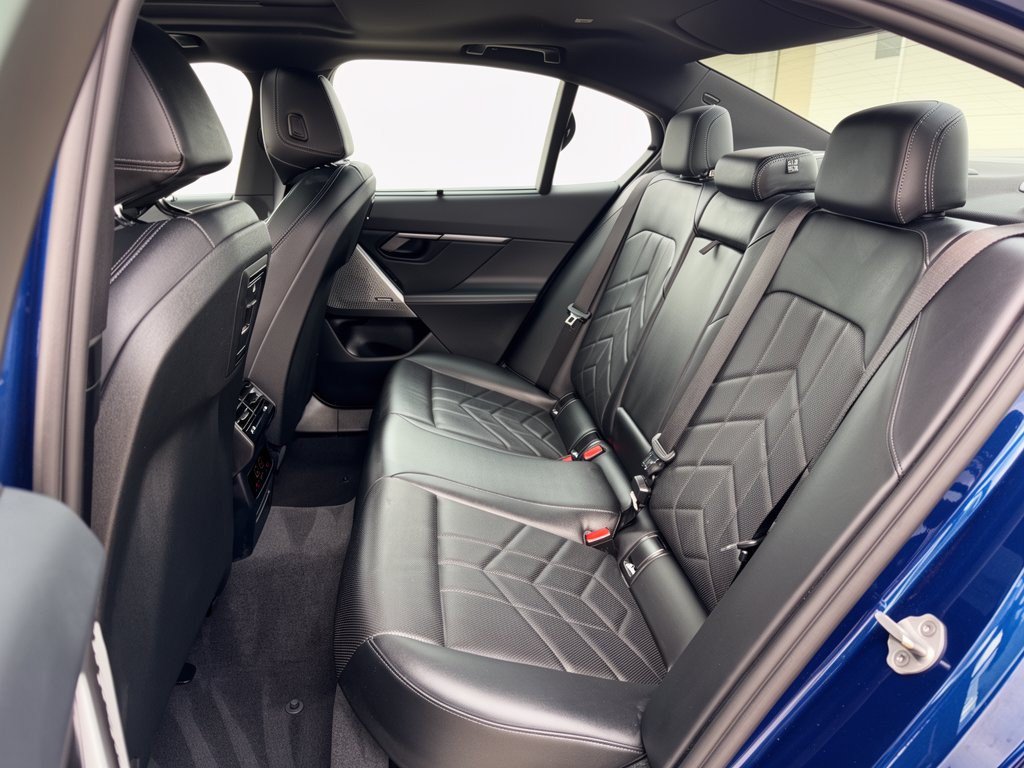 Used 2026 BMW 530i RWD image 25
