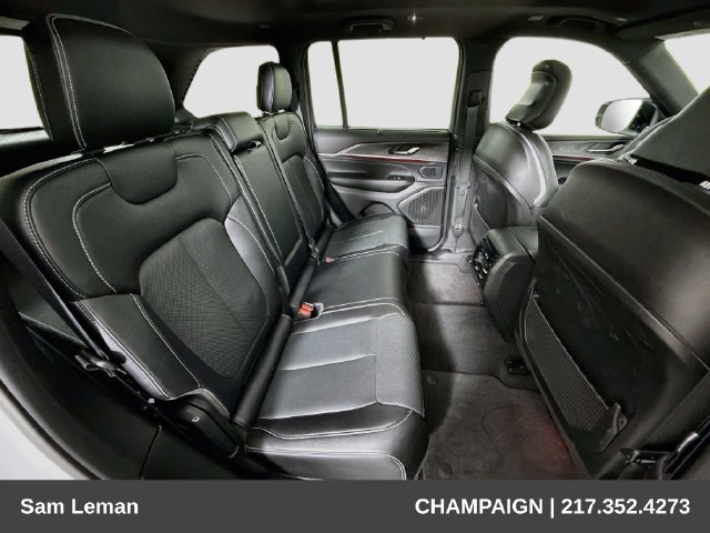 Used 2024 Jeep Grand Cherokee Overland w/ Luxury Tech Group IV AWD/4WD image 28