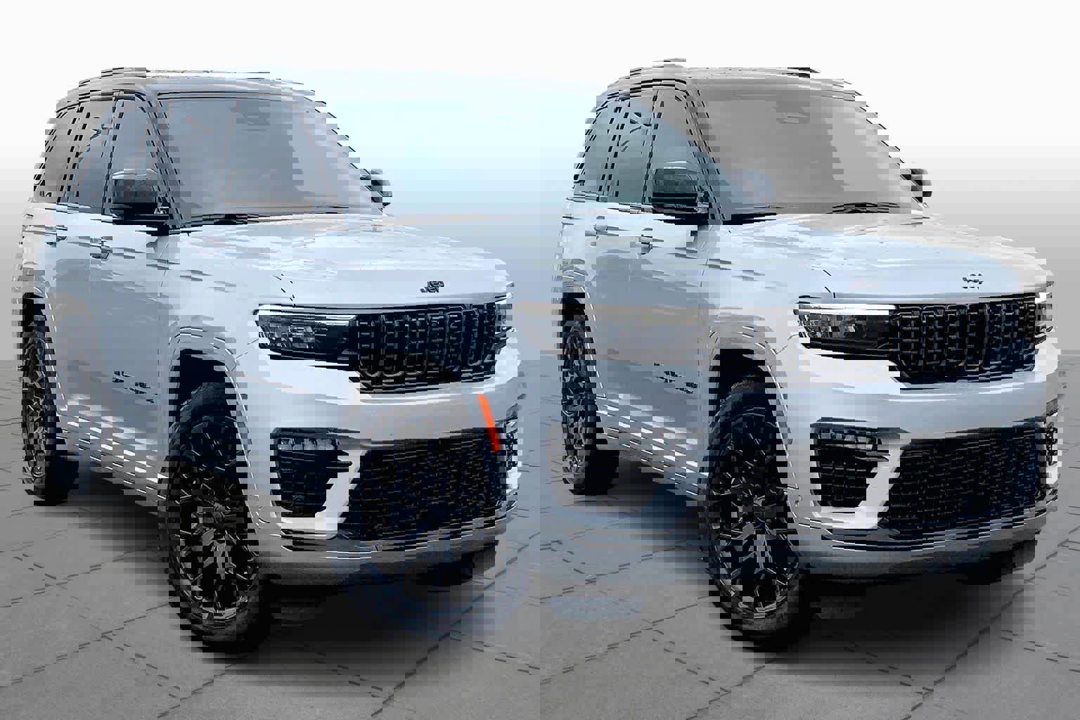 Used 2025 Jeep Grand Cherokee Summit w/ Obsidian Package image 3