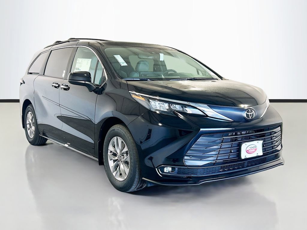New 2026 Toyota Sienna XLE FWD image 3