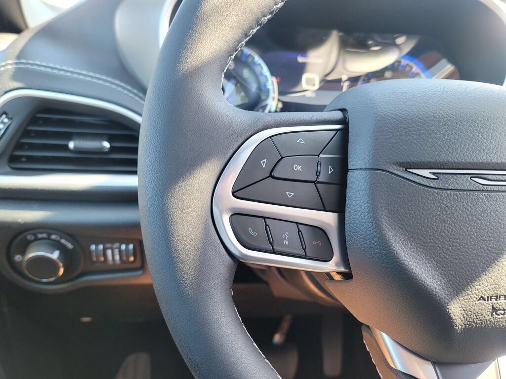 New 2027 Chrysler Pacifica Select w/ Family Tech Group AWD/4WD image 39