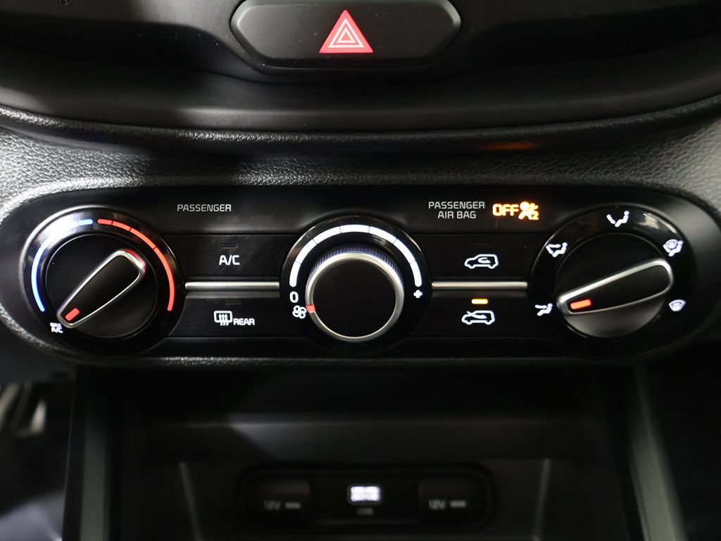 Used 2025 Kia Soul LX w/ LX Technology Package FWD image 44