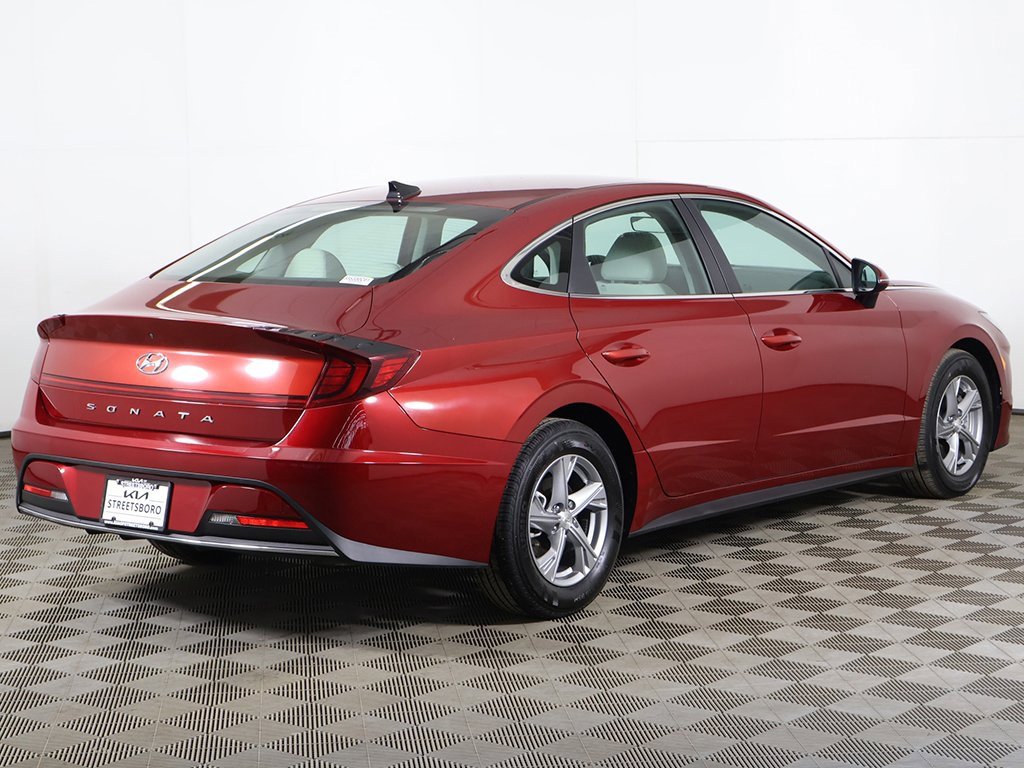 Used 2023 Hyundai Sonata SE w/ Preferred Accessory Package image 9