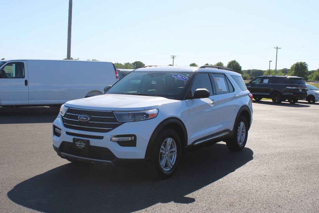 Used 2023 Ford Explorer XLT w/ Equipment Group 202A AWD/4WD image 4