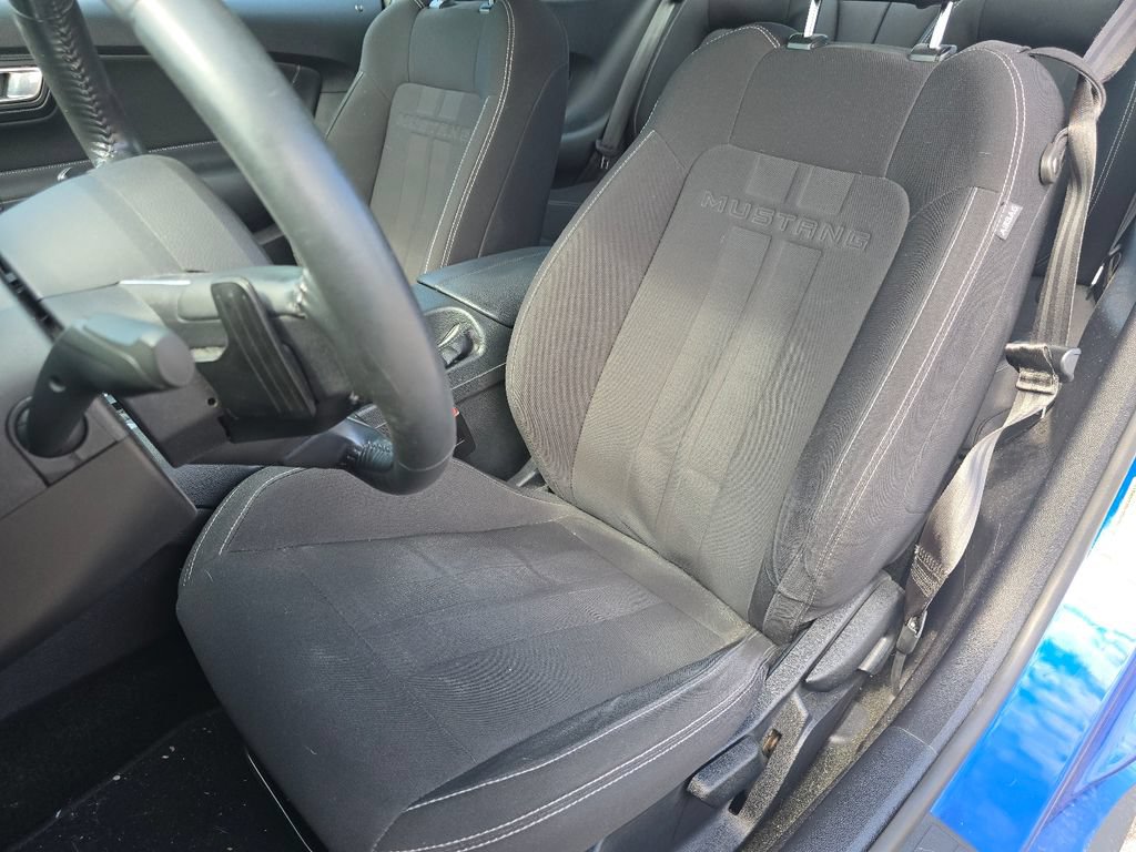 Used 2018 Ford Mustang Coupe RWD image 18