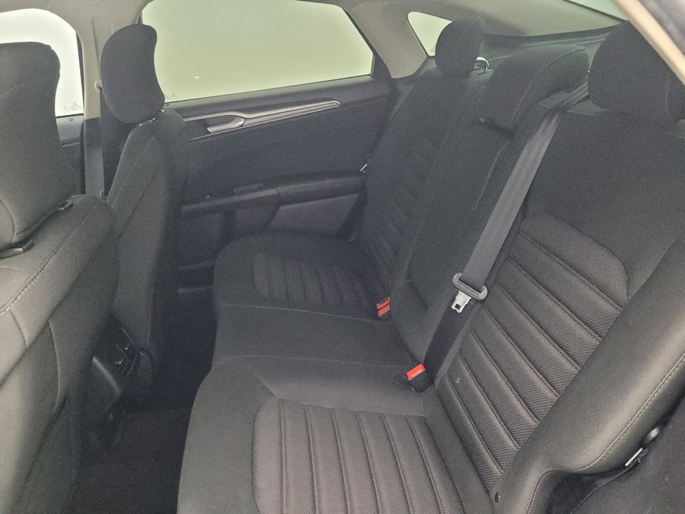 Used 2019 Ford Fusion SE FWD image 18