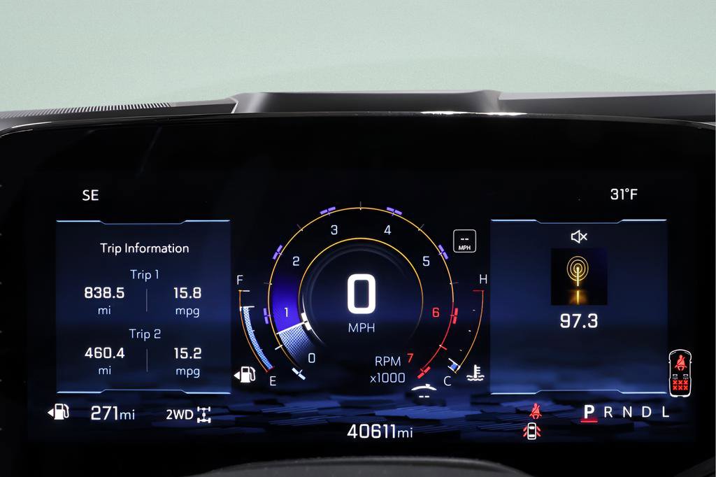 Used 2025 Chevrolet Suburban Z71 image 13