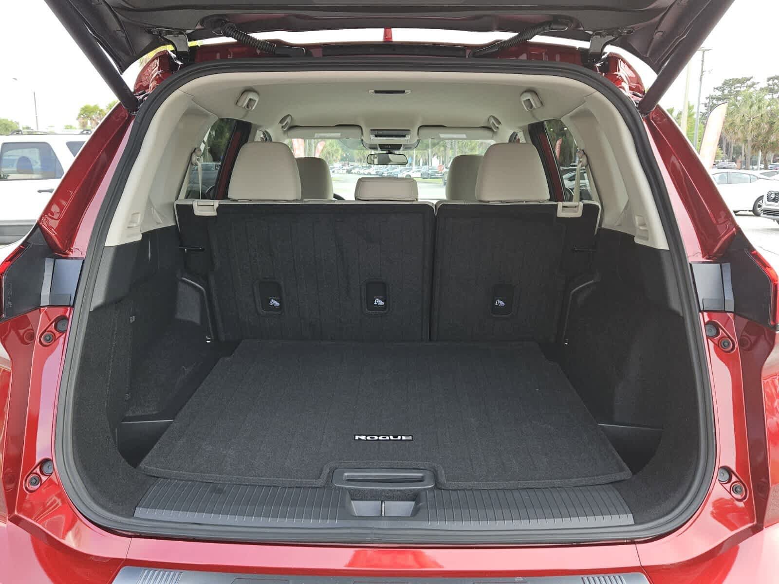Used 2025 Nissan Rogue SV FWD image 6