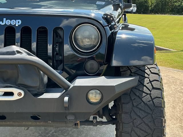 Used 2012 Jeep Wrangler Unlimited Rubicon w/ Dual Top Group AWD/4WD image 11