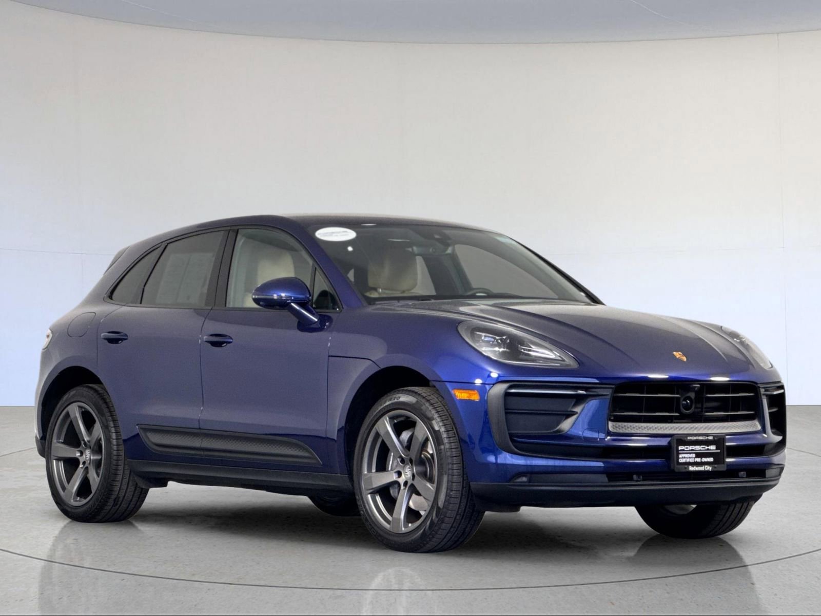 Certified 2025 Porsche Macan image 10