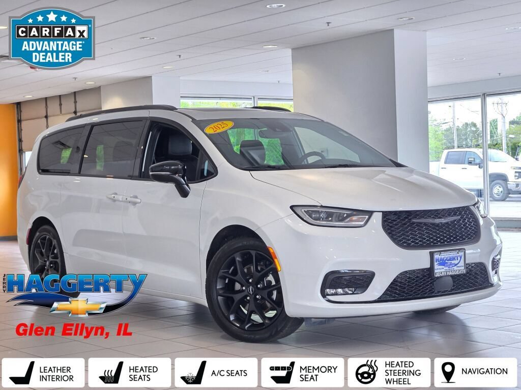 Used 2025 Chrysler Pacifica Limited