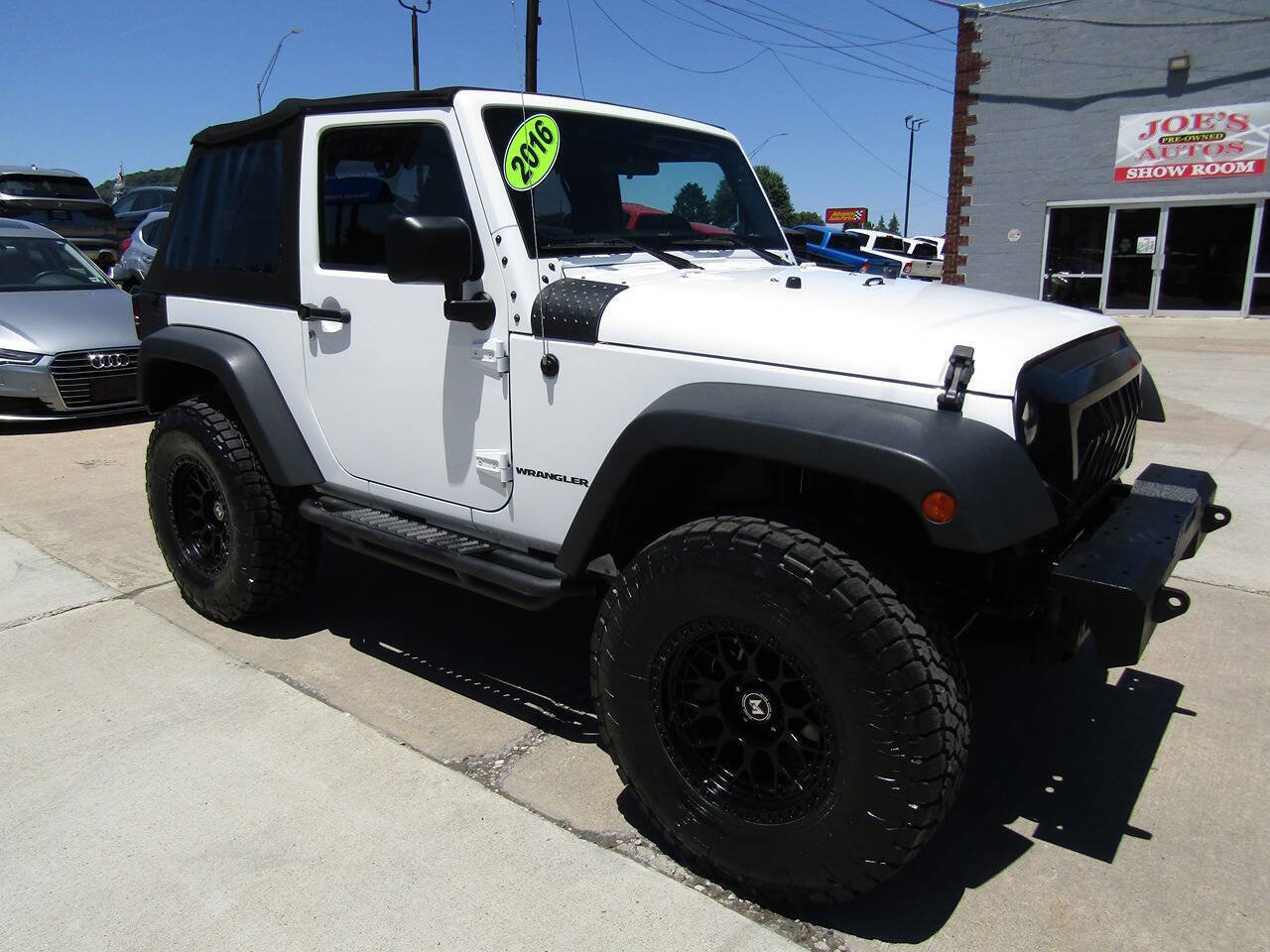 Used 2016 Jeep Wrangler Rubicon w/ Connectivity Group AWD/4WD image 6