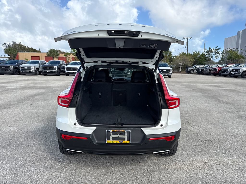 Used 2020 Volvo XC40 T5 R-Design image 27