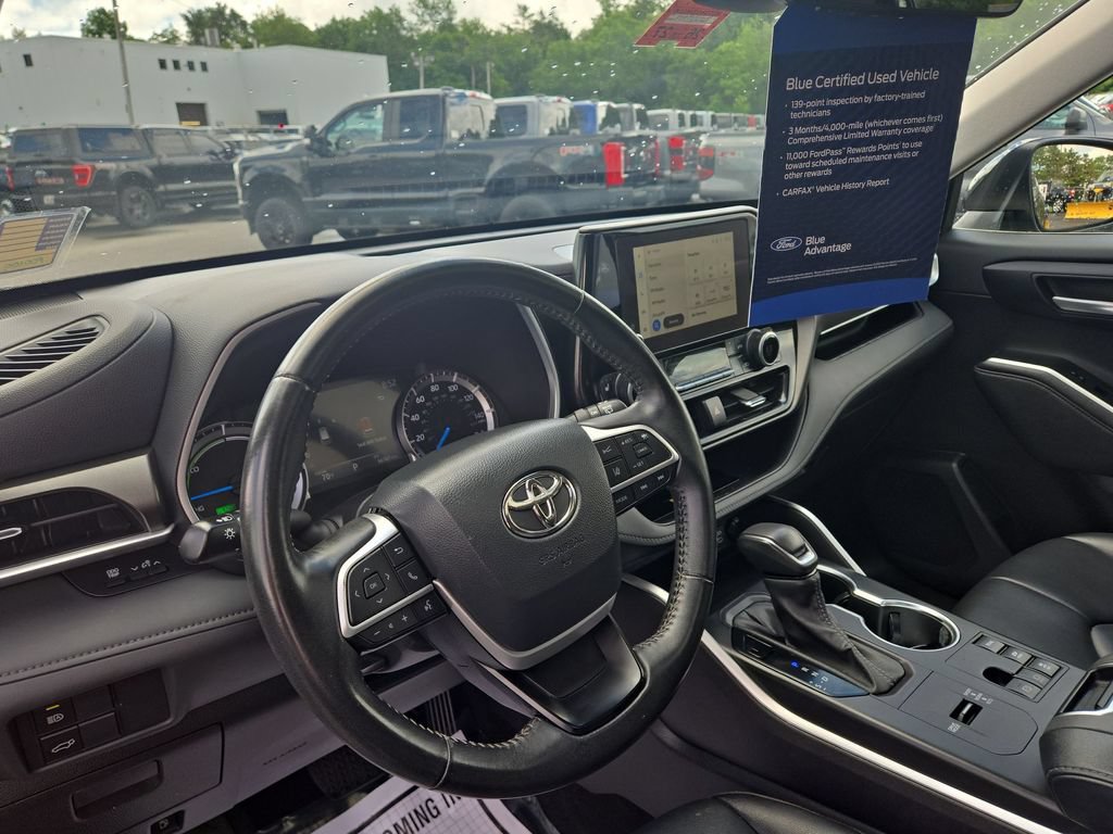 Used 2023 Toyota Highlander XLE AWD/4WD image 7