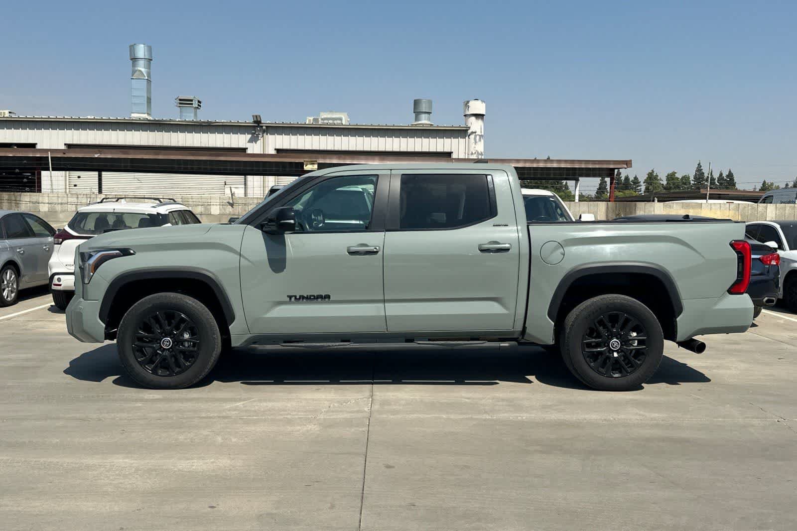 Used 2024 Toyota Tundra Limited AWD/4WD image 6