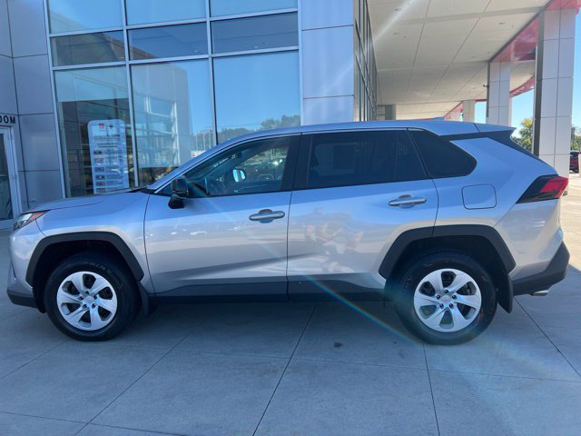 Used 2023 Toyota RAV4 LE AWD/4WD image 4