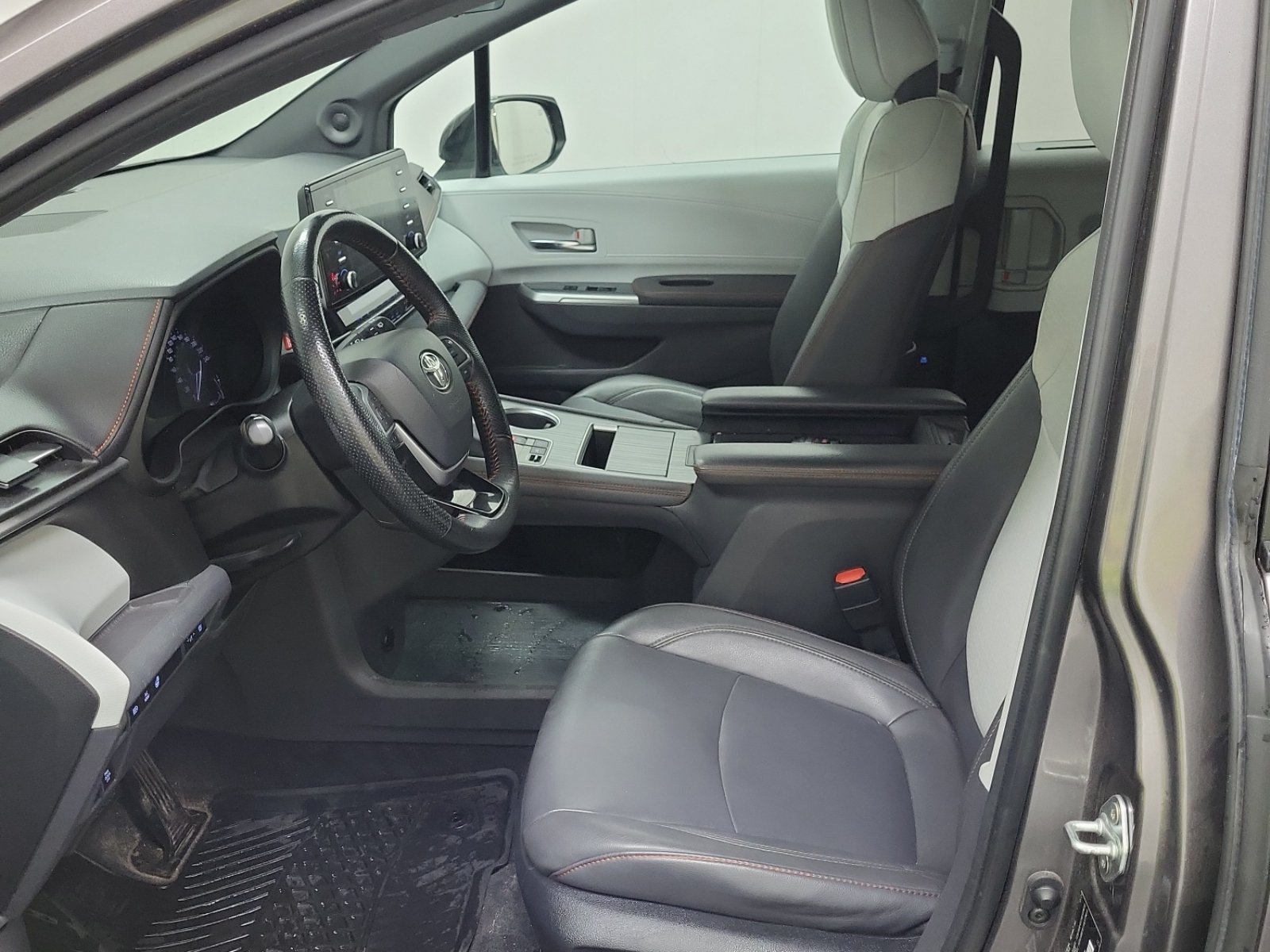 Used 2022 Toyota Sienna XSE AWD/4WD image 10