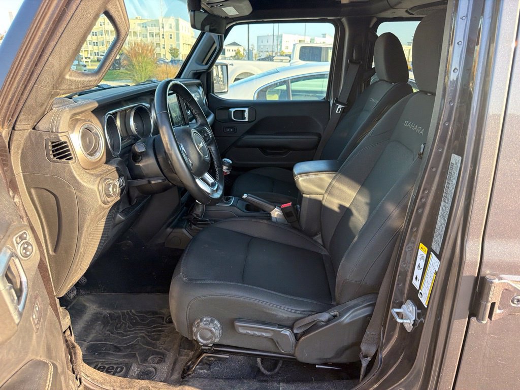 Used 2018 Jeep Wrangler Unlimited Sahara AWD/4WD image 11