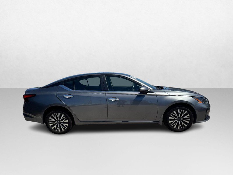Used 2024 Nissan Altima 2.5 SV w/ SV Premium Package AWD/4WD image 4
