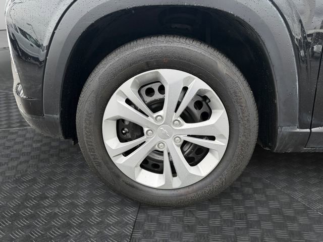Used 2025 Chevrolet Trax LS image 14