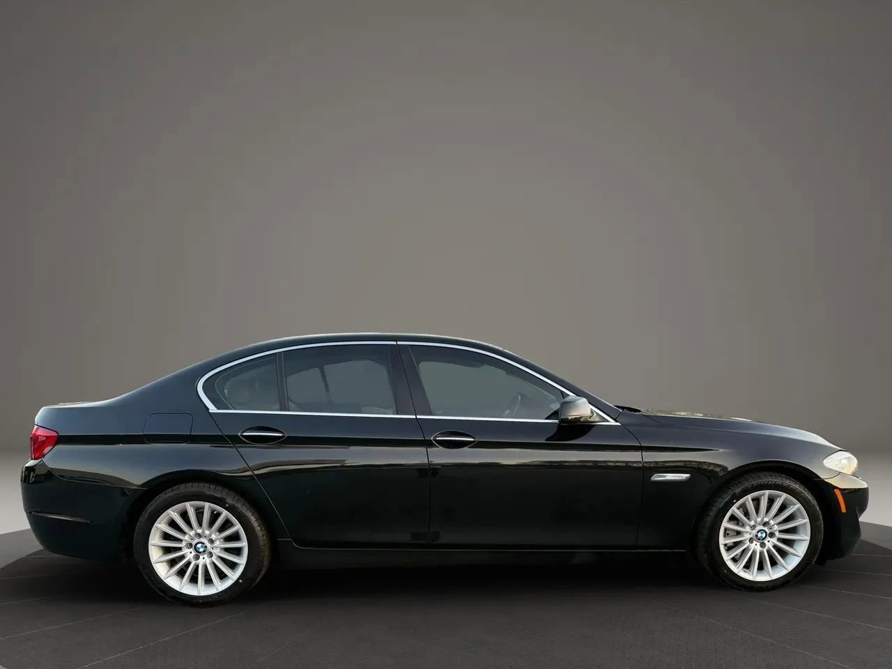 Used 2011 BMW 535i Sedan RWD image 5