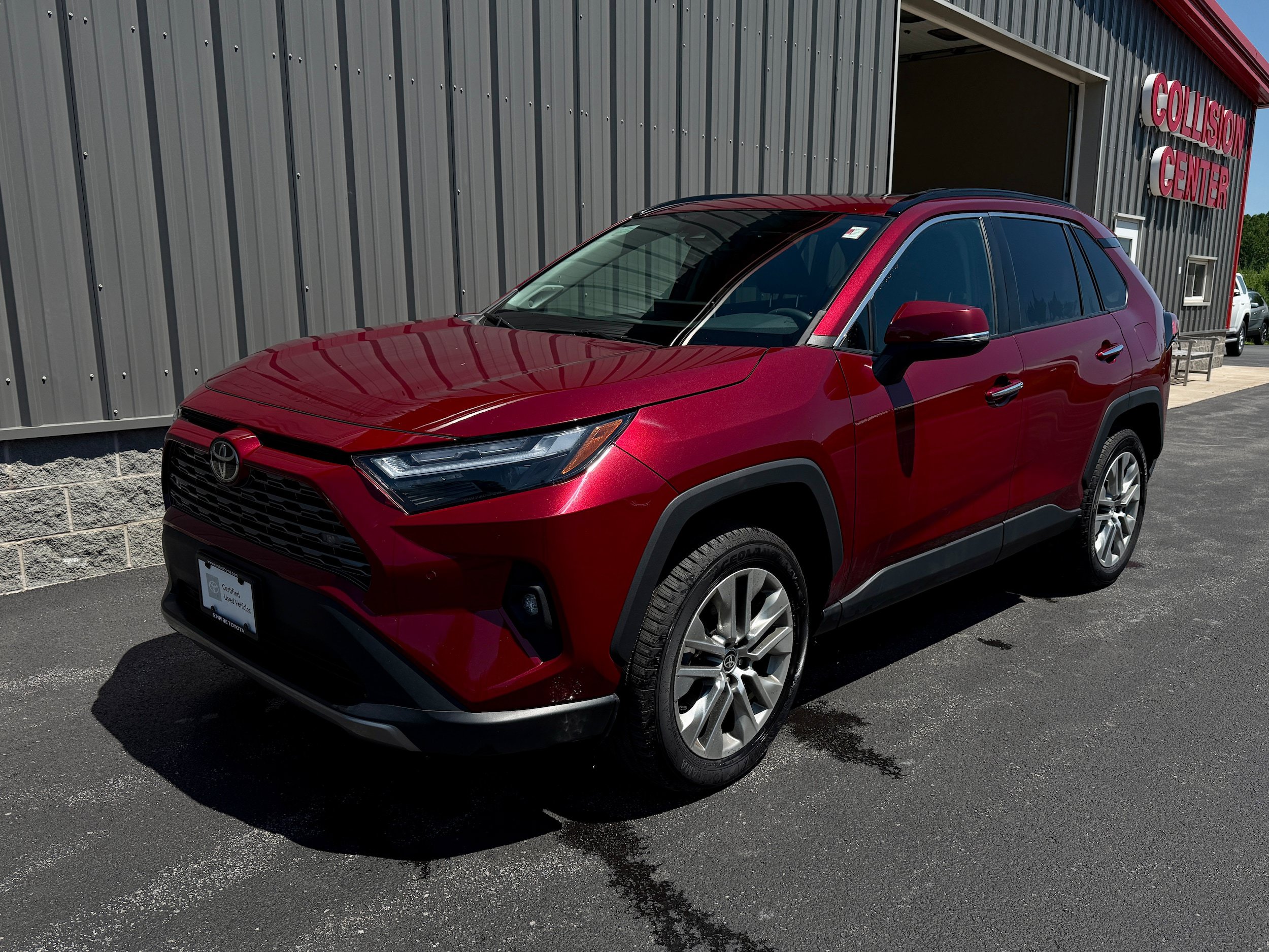 Certified 2022 Toyota RAV4 Limited w/ Limited Grade Weather Package AWD/4WD image 9
