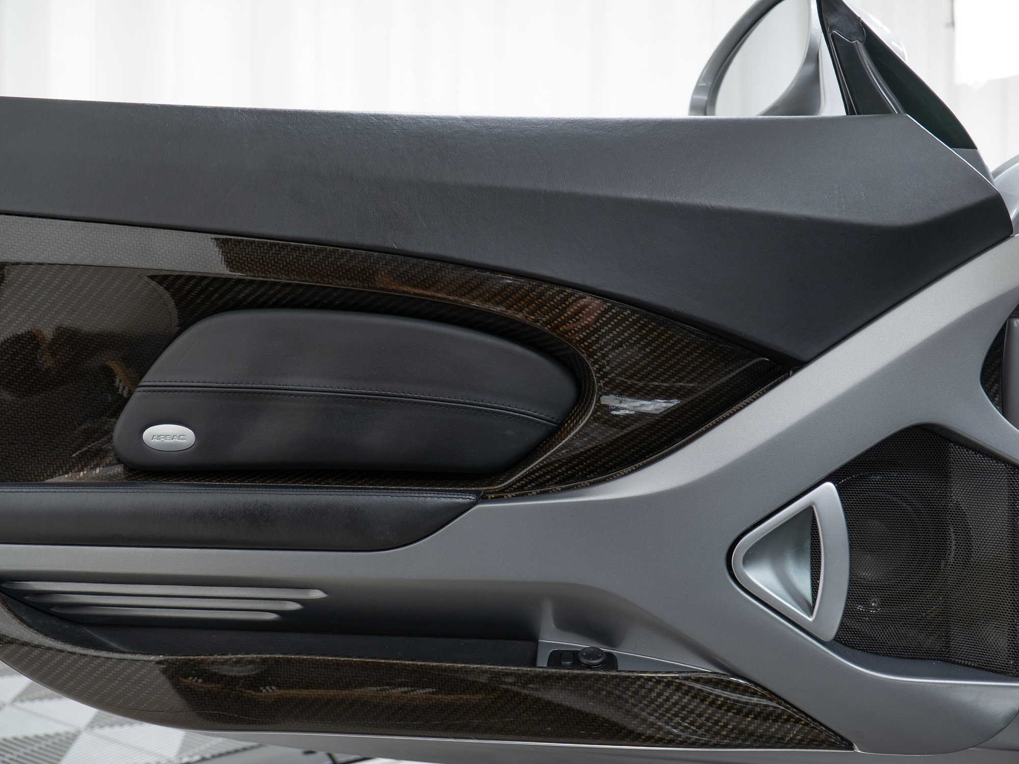 Used 2005 Porsche Carrera GT RWD image 21