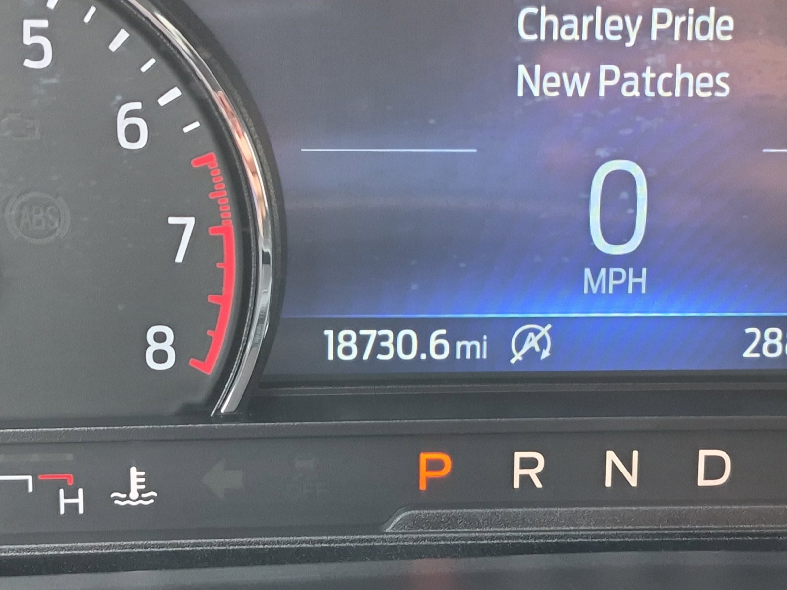 Used 2024 Ford Explorer XLT image 2