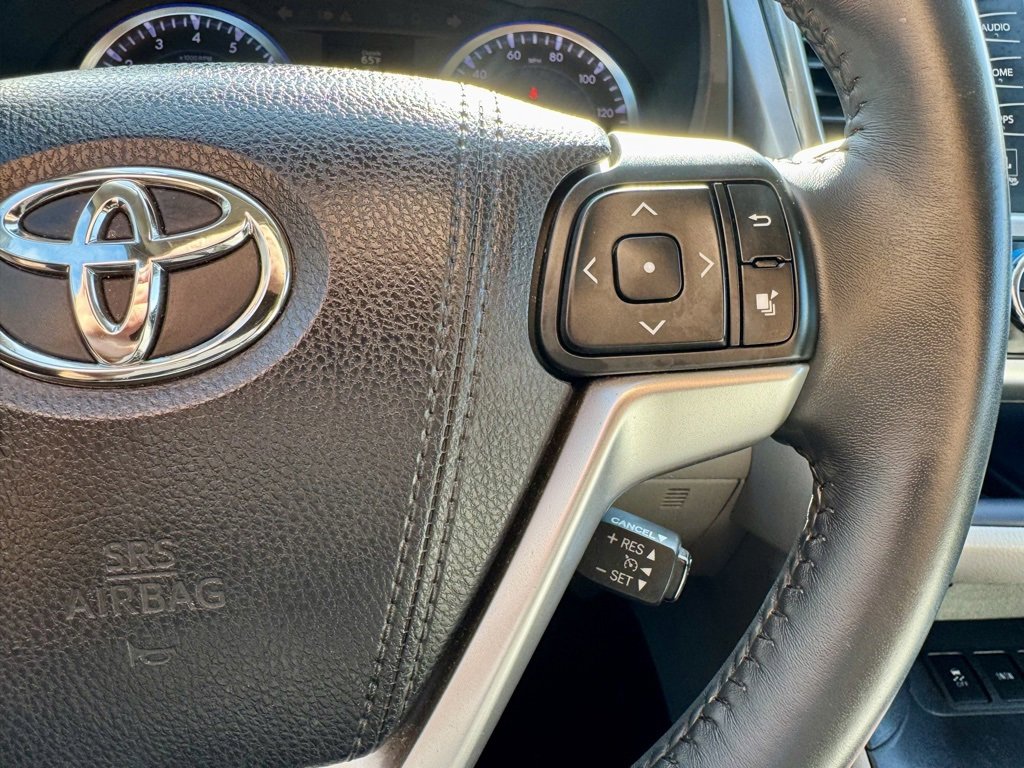 Used 2016 Toyota Highlander Limited image 35