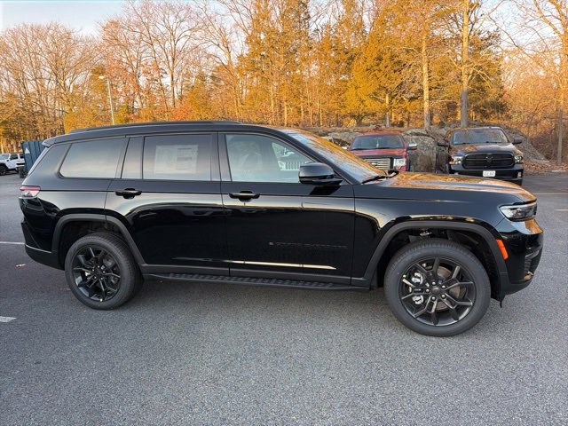 New 2025 Jeep Grand Cherokee L Limited image 2