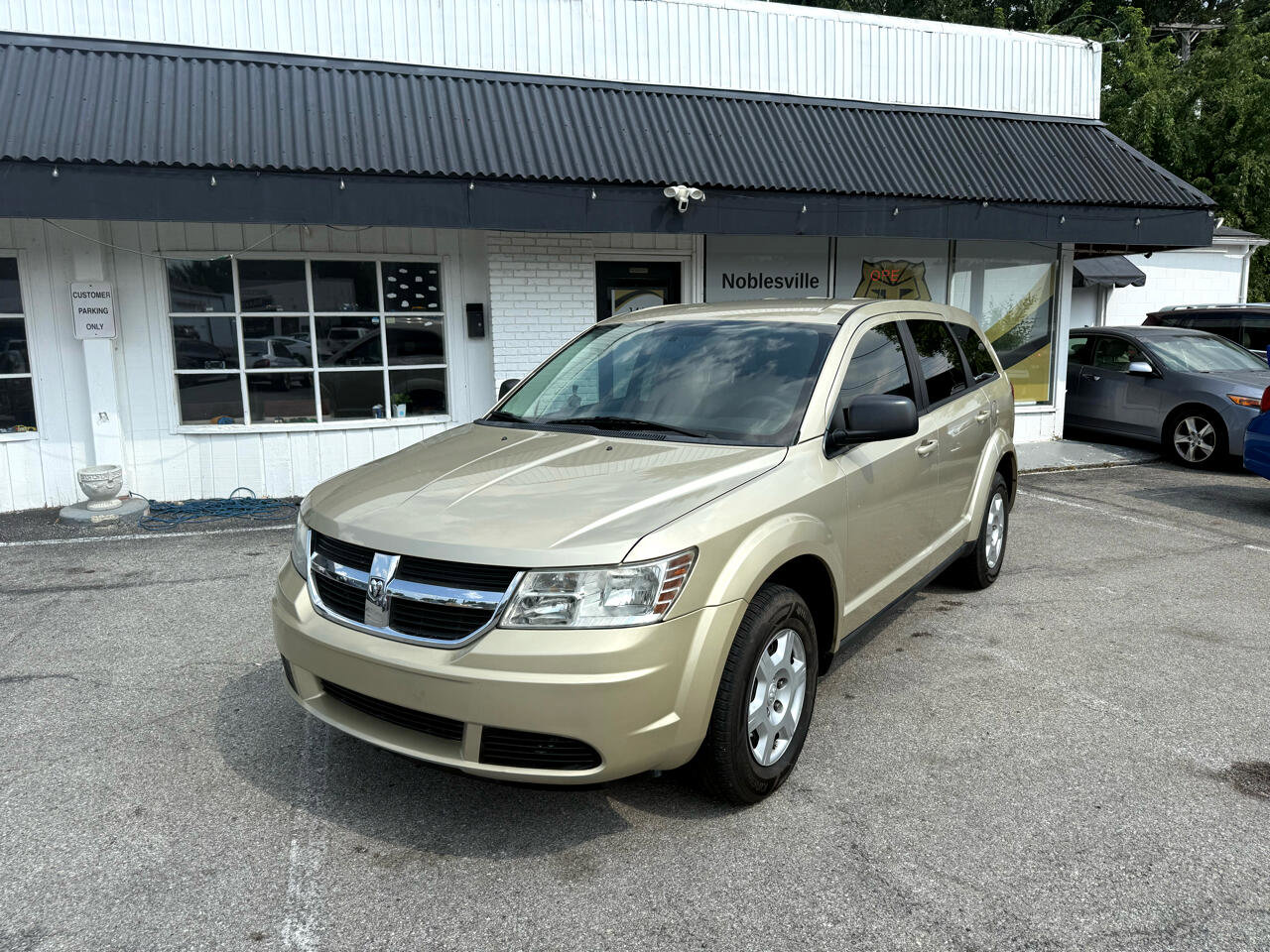 Used 2010 Dodge Journey SE image 1