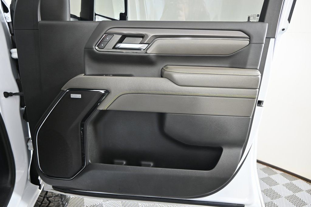 Used 2024 Chevrolet Silverado 2500 ZR2 w/ Technology Package image 13