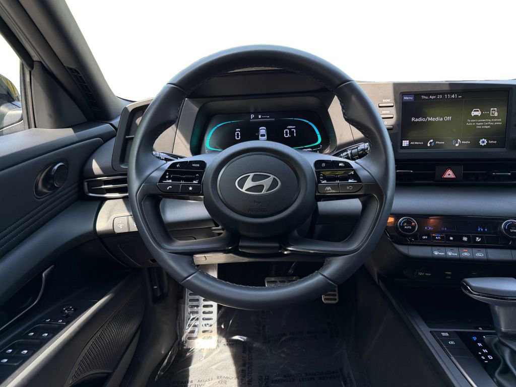 Used 2025 Hyundai Elantra Sport FWD image 12