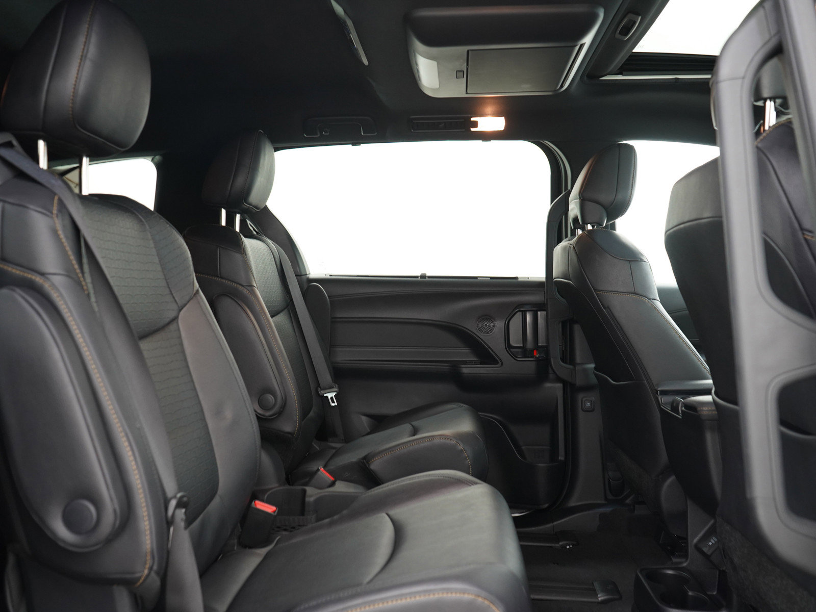Certified 2025 Toyota Sienna XLE Woodland Edition AWD/4WD image 12