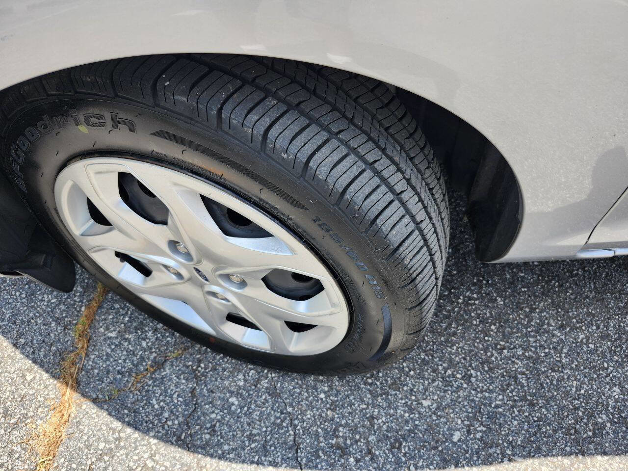 Used 2012 Ford Fiesta SE FWD image 16