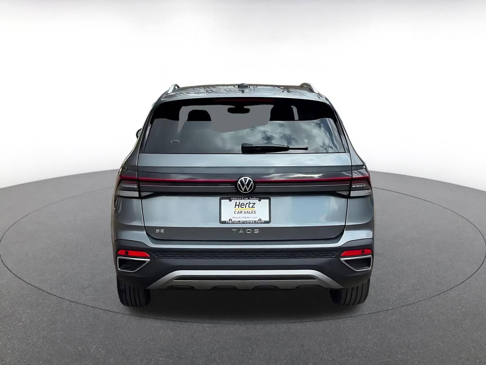 Used 2025 Volkswagen Taos SE FWD image 12