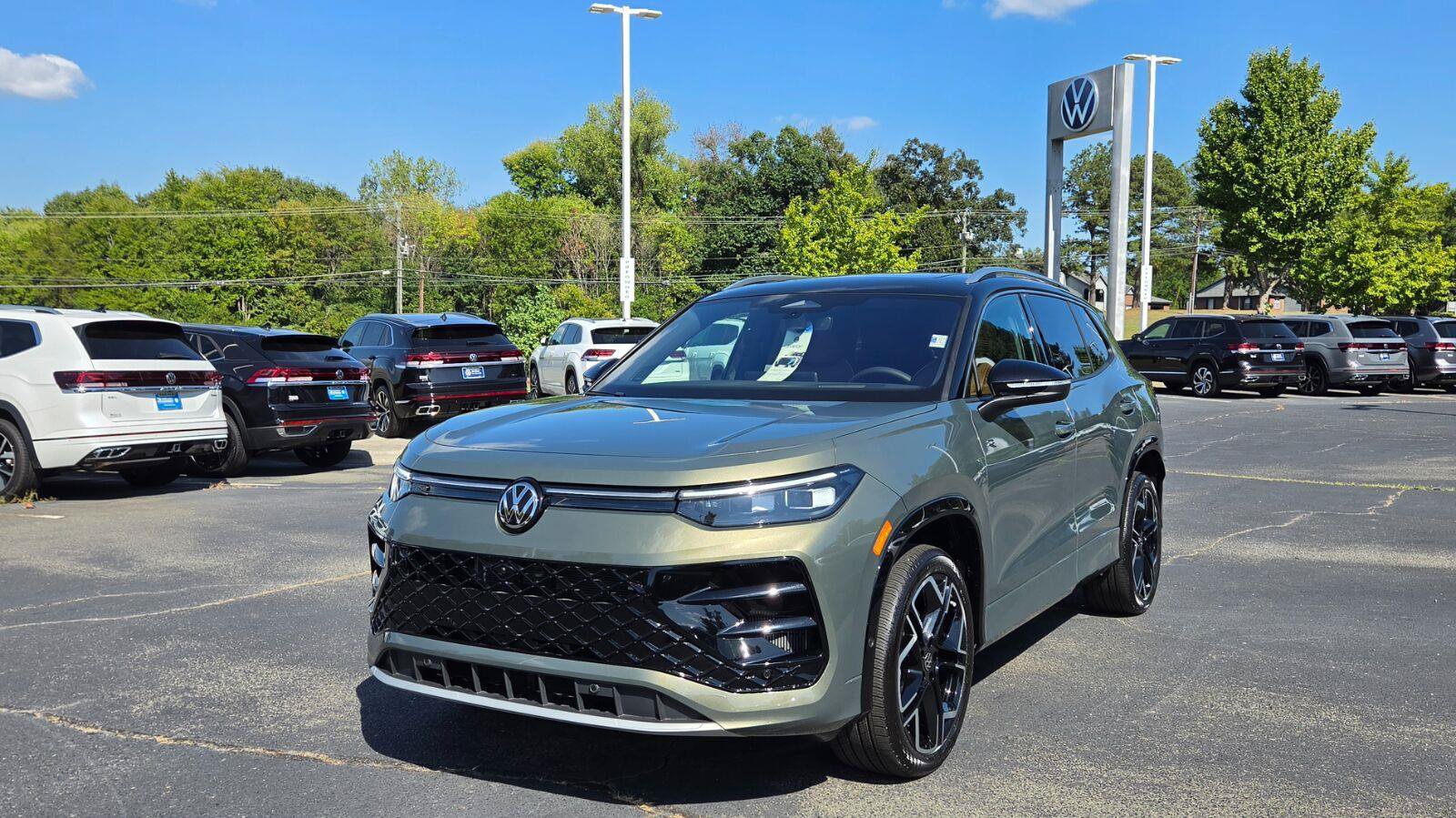 New 2026 Volkswagen Tiguan SEL R-Line AWD/4WD image 9