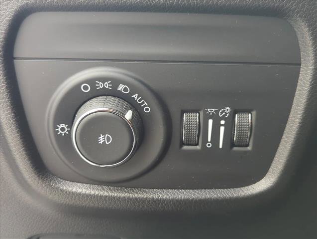 Used 2023 Jeep Grand Cherokee Overland image 10