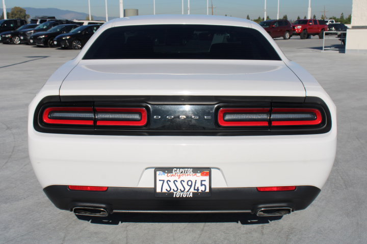 Used 2016 Dodge Challenger SXT image 4