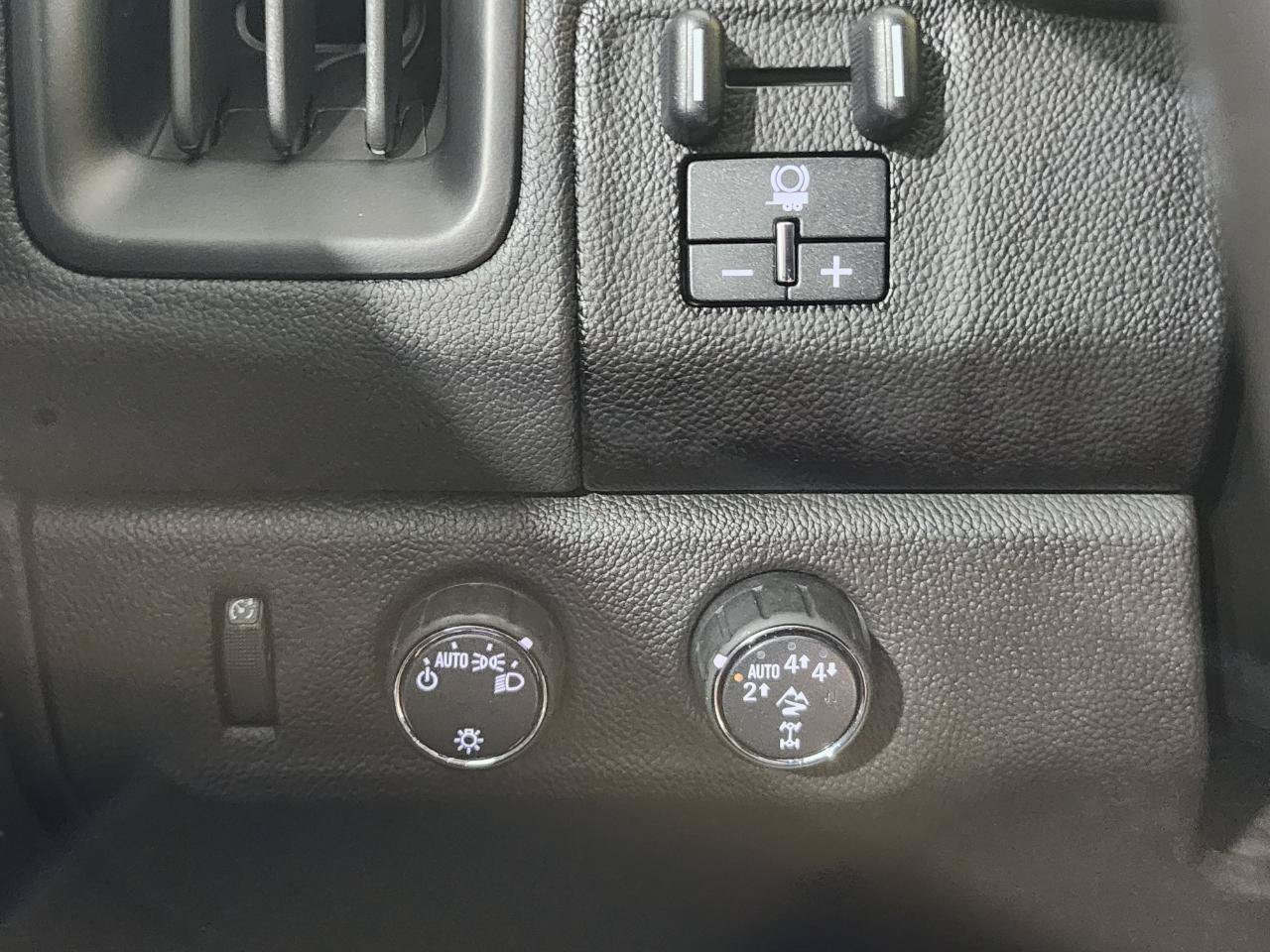 Used 2022 Chevrolet Colorado ZR2 AWD/4WD image 12