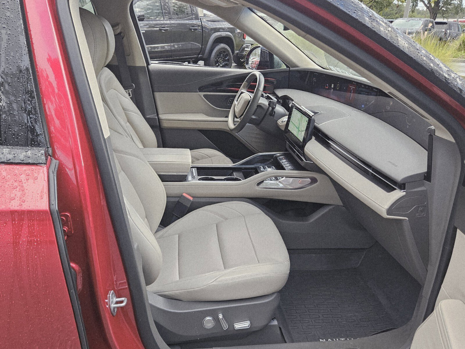 Used 2024 Lincoln Nautilus Premier image 16
