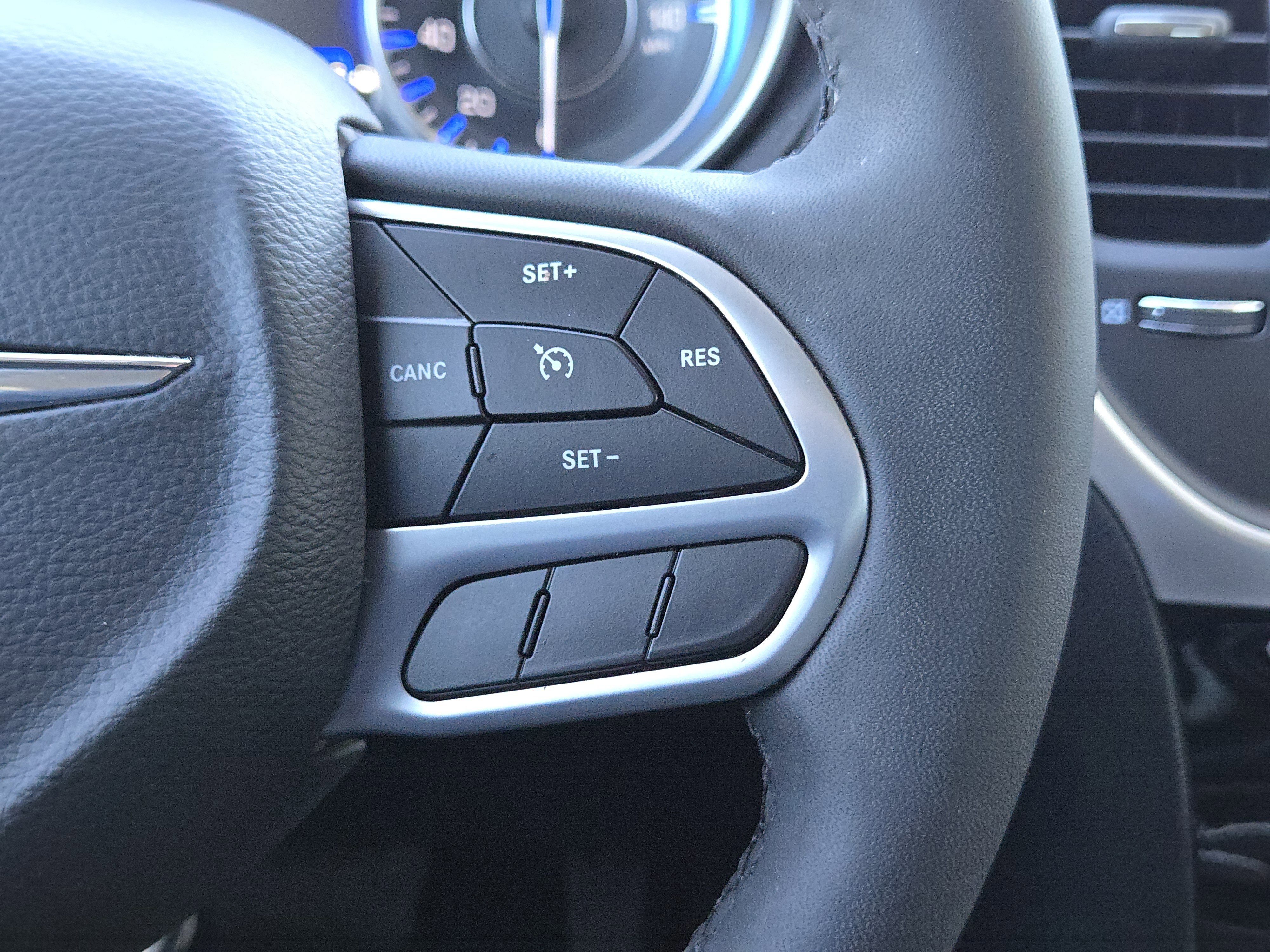 Used 2023 Chrysler 300 Touring w/ Sport Appearance Package image 27