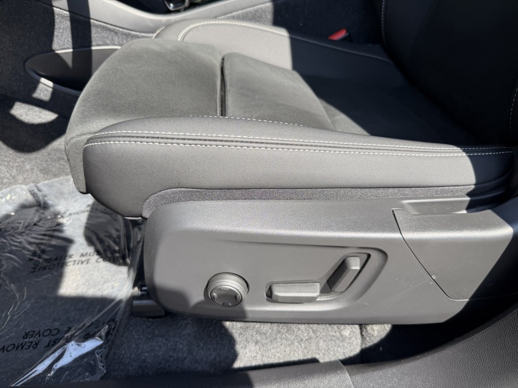 Used 2024 Volvo XC40 Recharge Plus w/ Protection Package Premier RWD image 32