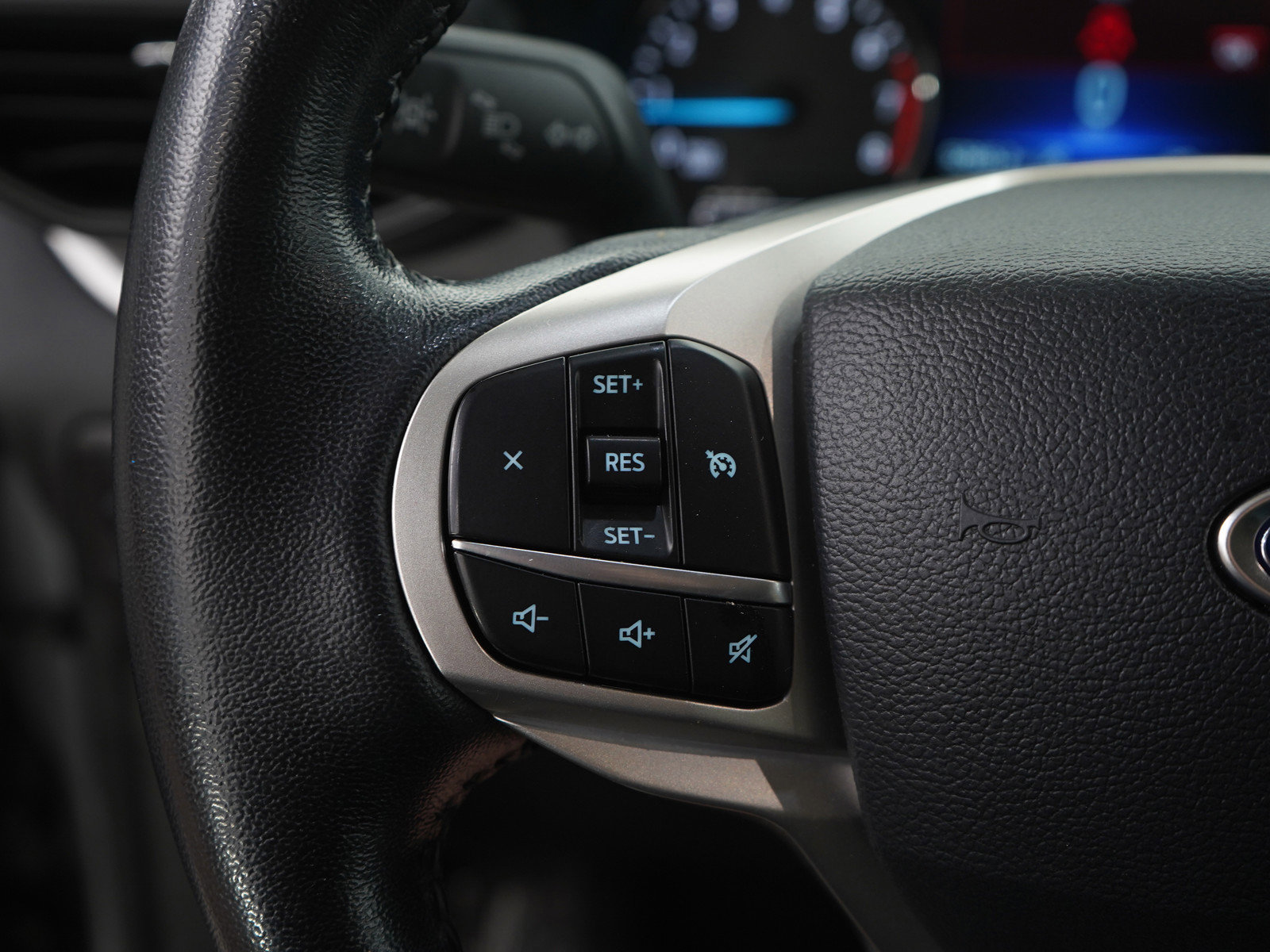 Used 2021 Ford Explorer XLT image 18