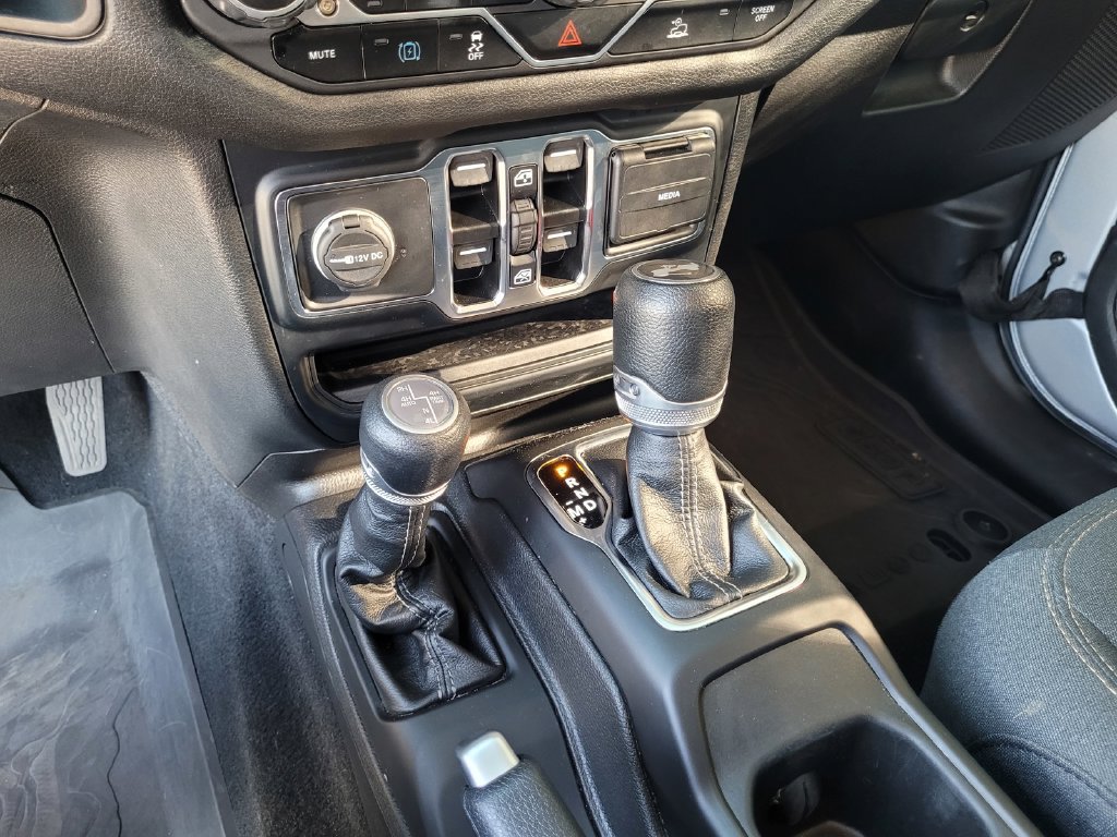 Used 2024 Jeep Wrangler Unlimited w/ Convenience Group AWD/4WD image 24